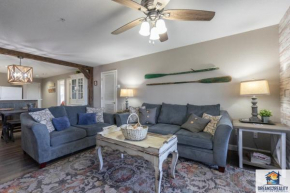 3BR Updated Walk-In Condo - Near the Strip - FREE TICKETS INCLUDED - CH4-4